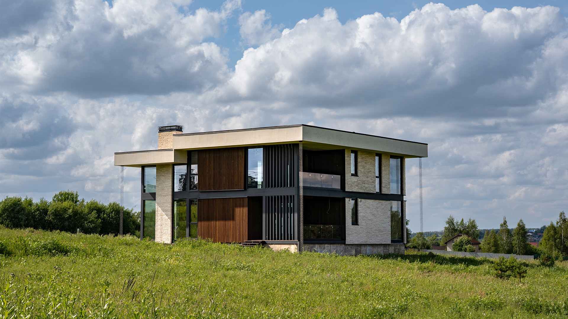 Дом 270 м² на участке 9,95 сот