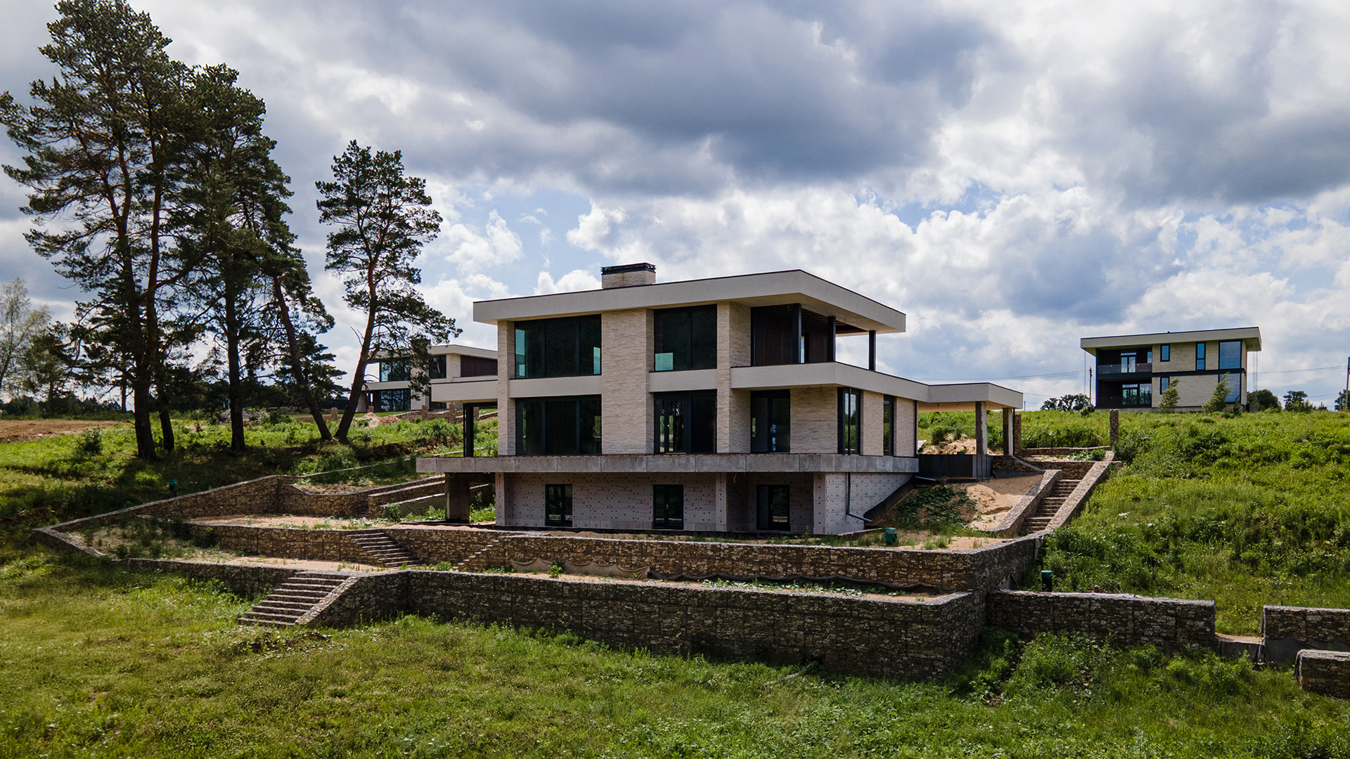 Дом 931 м² на участке 26.5 сот