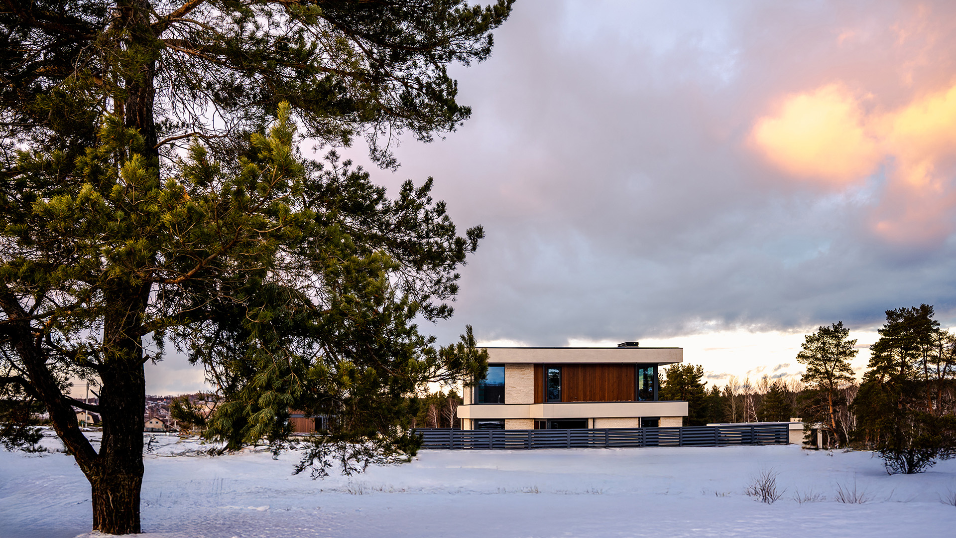 Дом 477 м² на участке 12.4 сот